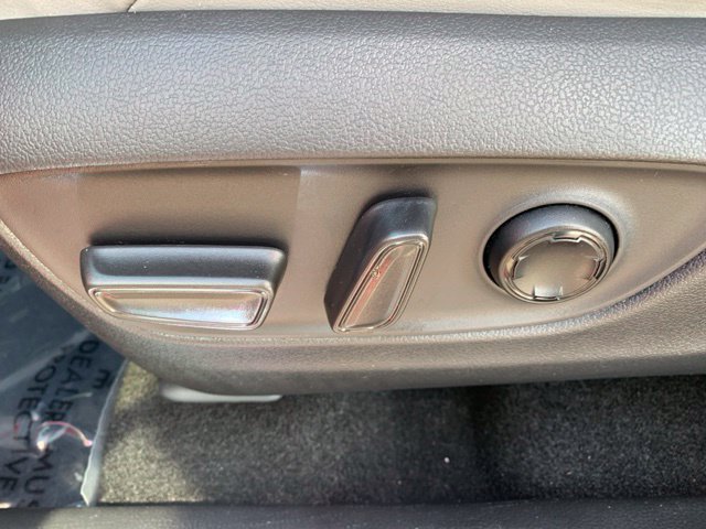 Used 2023 Toyota Venza Limited AWD/4WD image 14