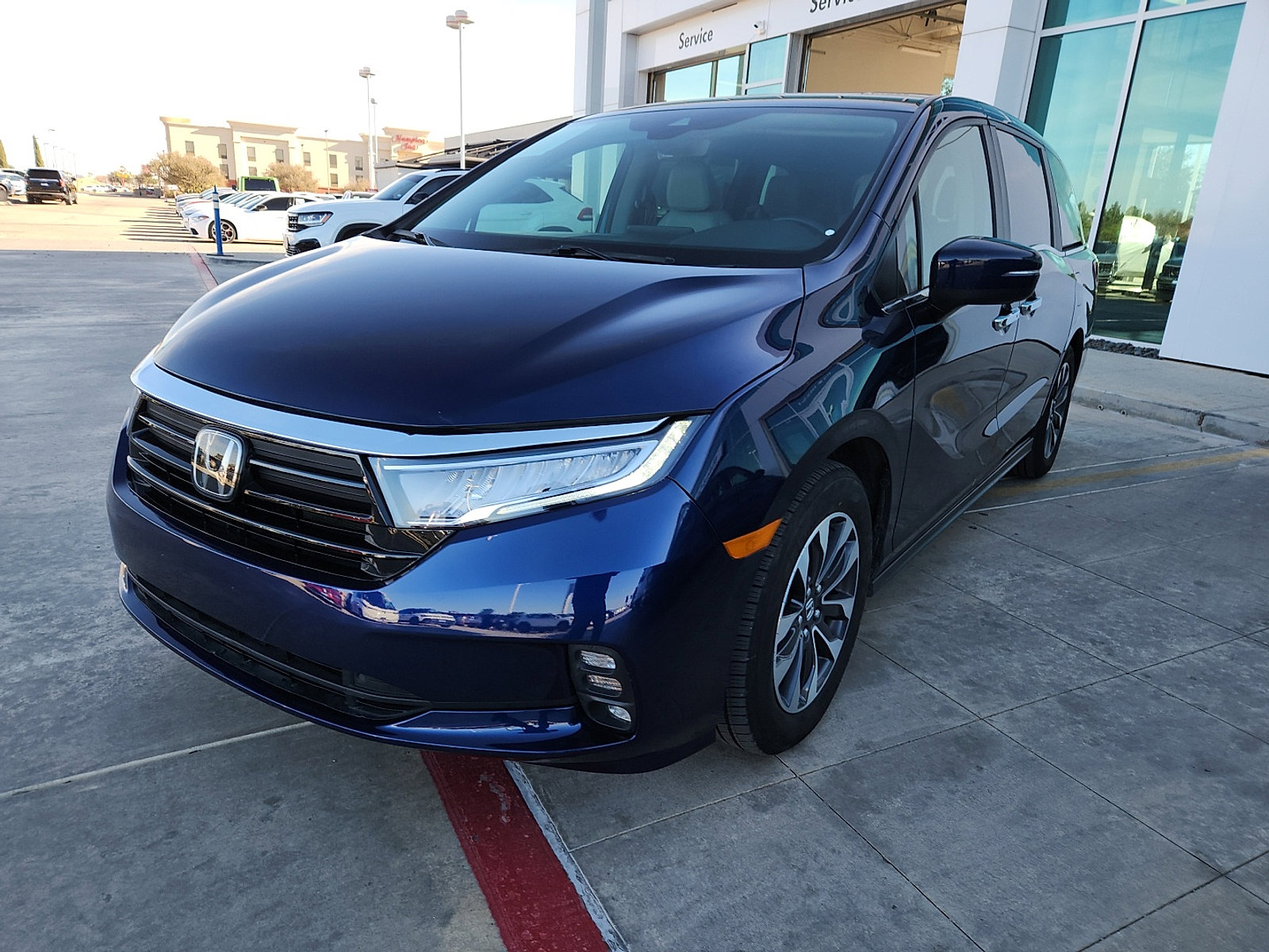 Used 2024 Honda Odyssey EX-L image 3