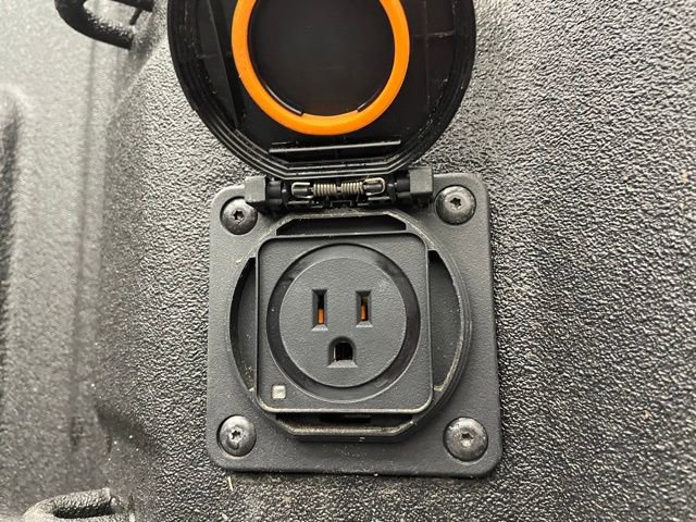 Certified 2022 Chevrolet Silverado 1500 High Country w/ Technology Package image 16