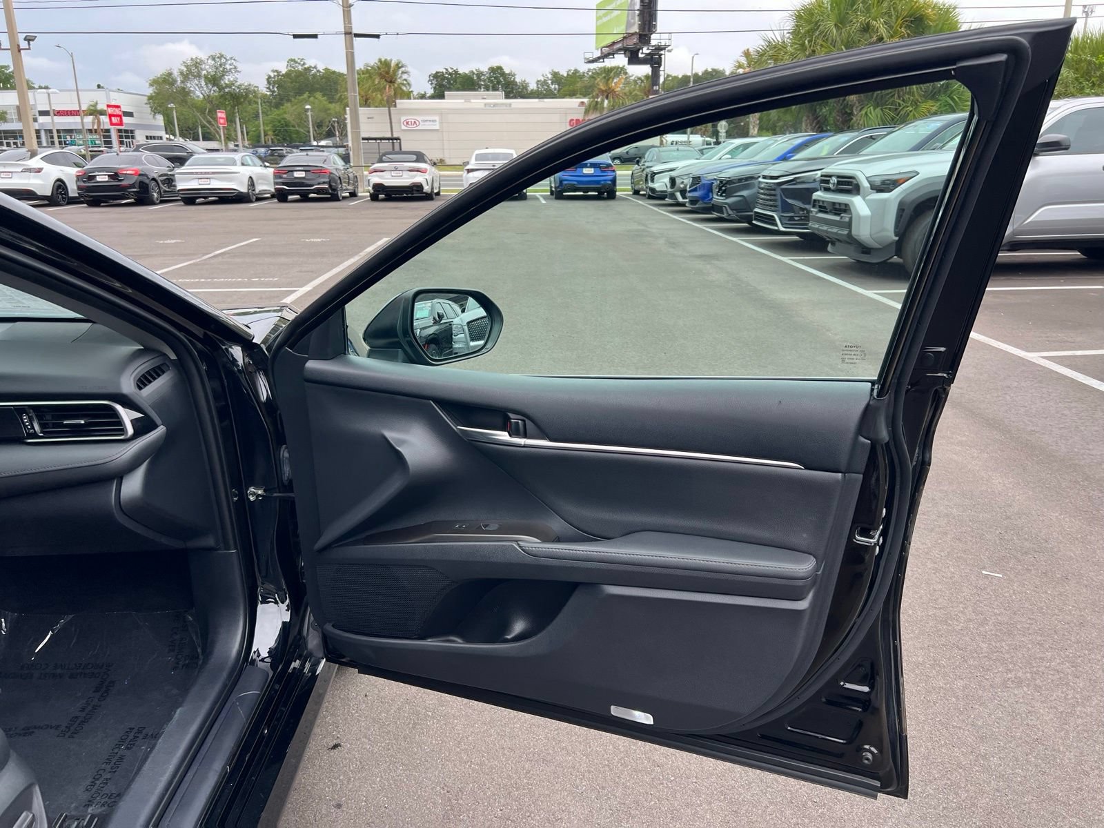 Used 2021 Toyota Camry XLE FWD image 45