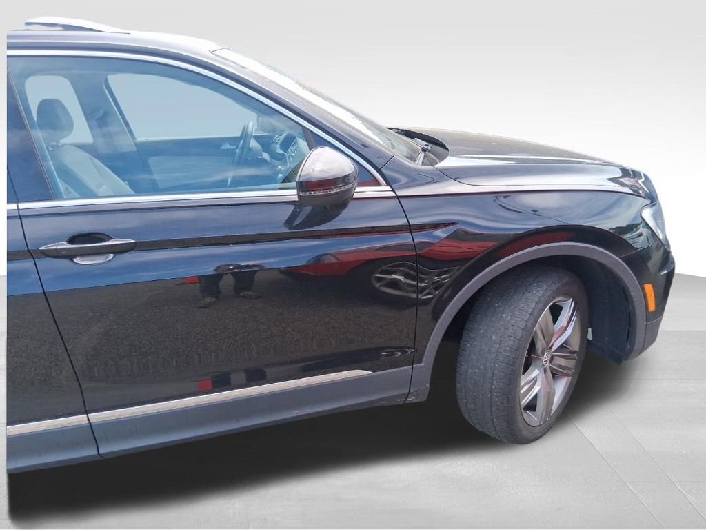 Used 2021 Volkswagen Tiguan SEL FWD image 9