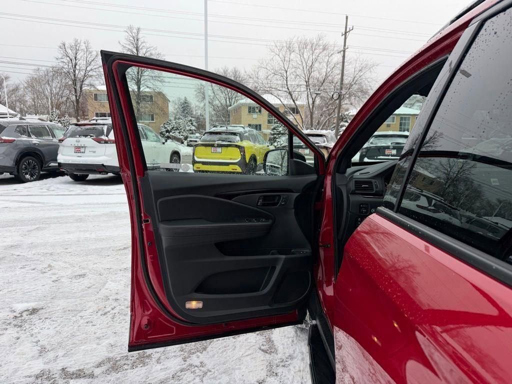 Used 2024 Honda Passport Black Edition image 24