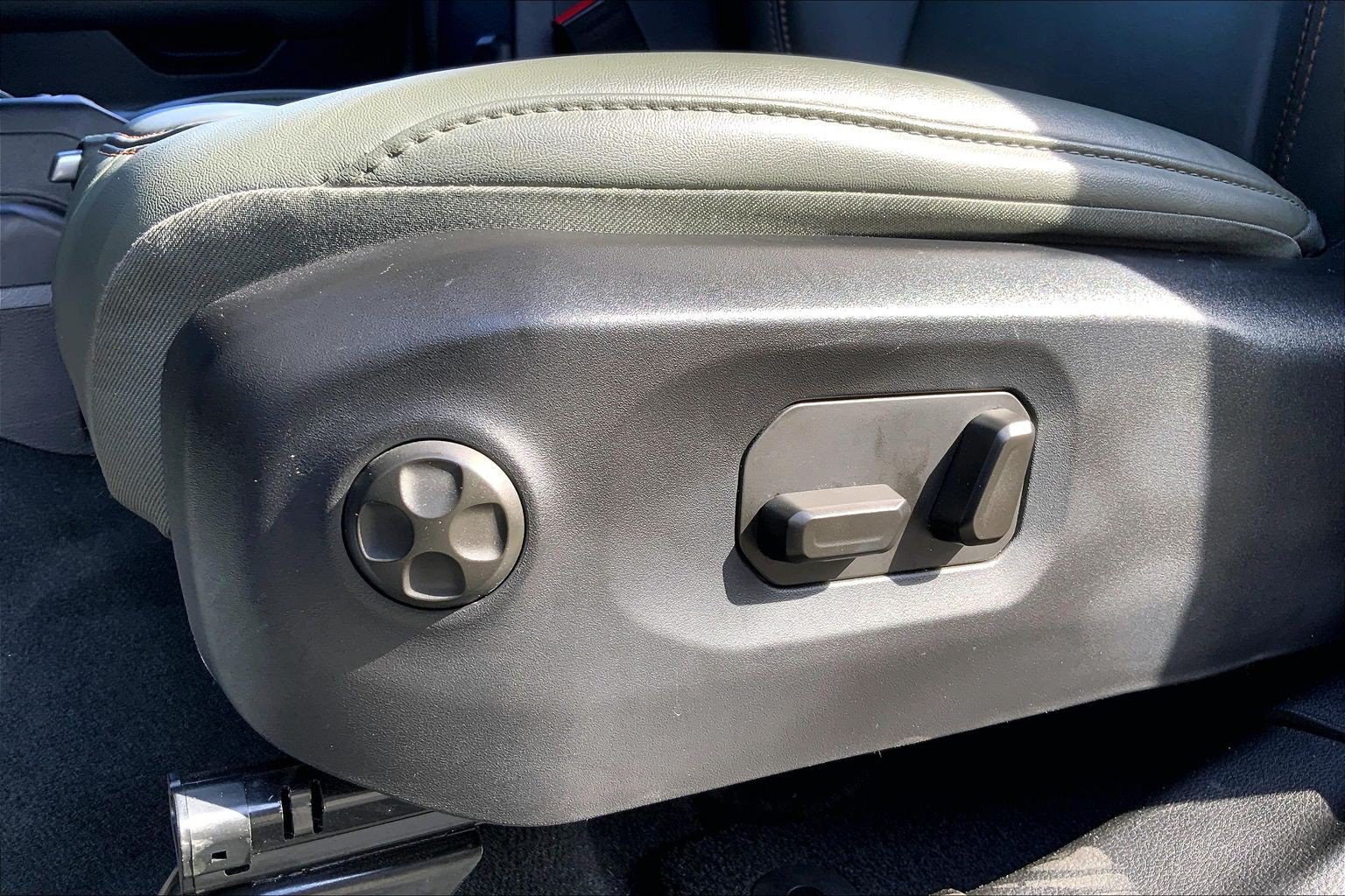 Certified 2024 Jeep Gladiator Mojave AWD/4WD image 32