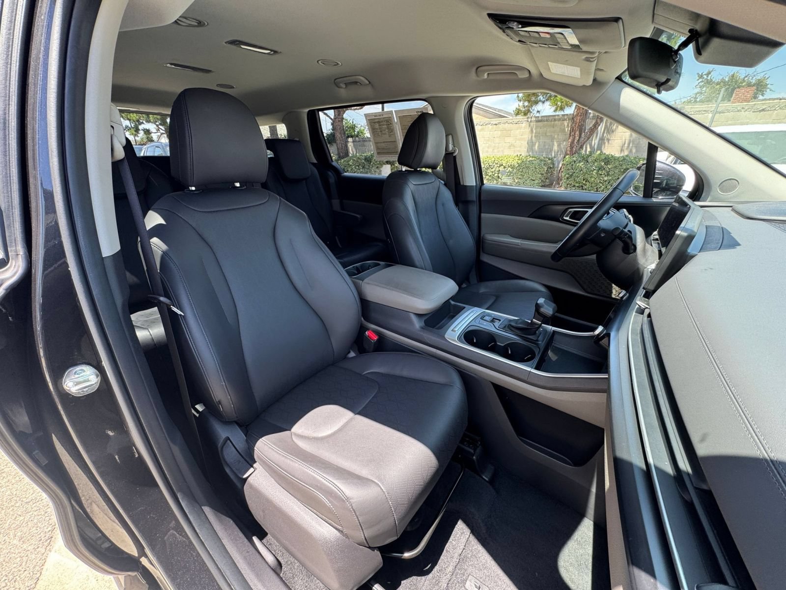 Used 2026 Kia Carnival FWD image 38