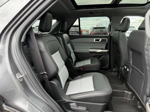Used 2023 Ford Explorer XLT w/ Equipment Group 202A AWD/4WD image 21
