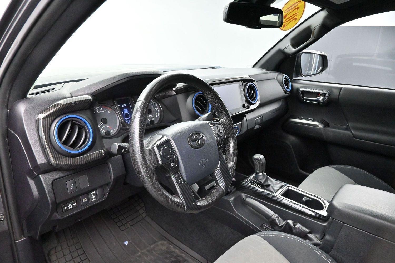 Used 2020 Toyota Tacoma TRD Off-Road w/ Technology Package AWD/4WD image 15
