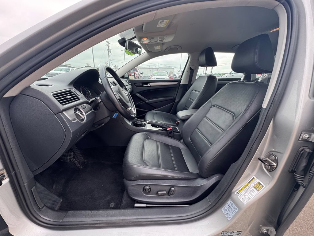 Used 2014 Volkswagen Passat 1.8T SE FWD image 12