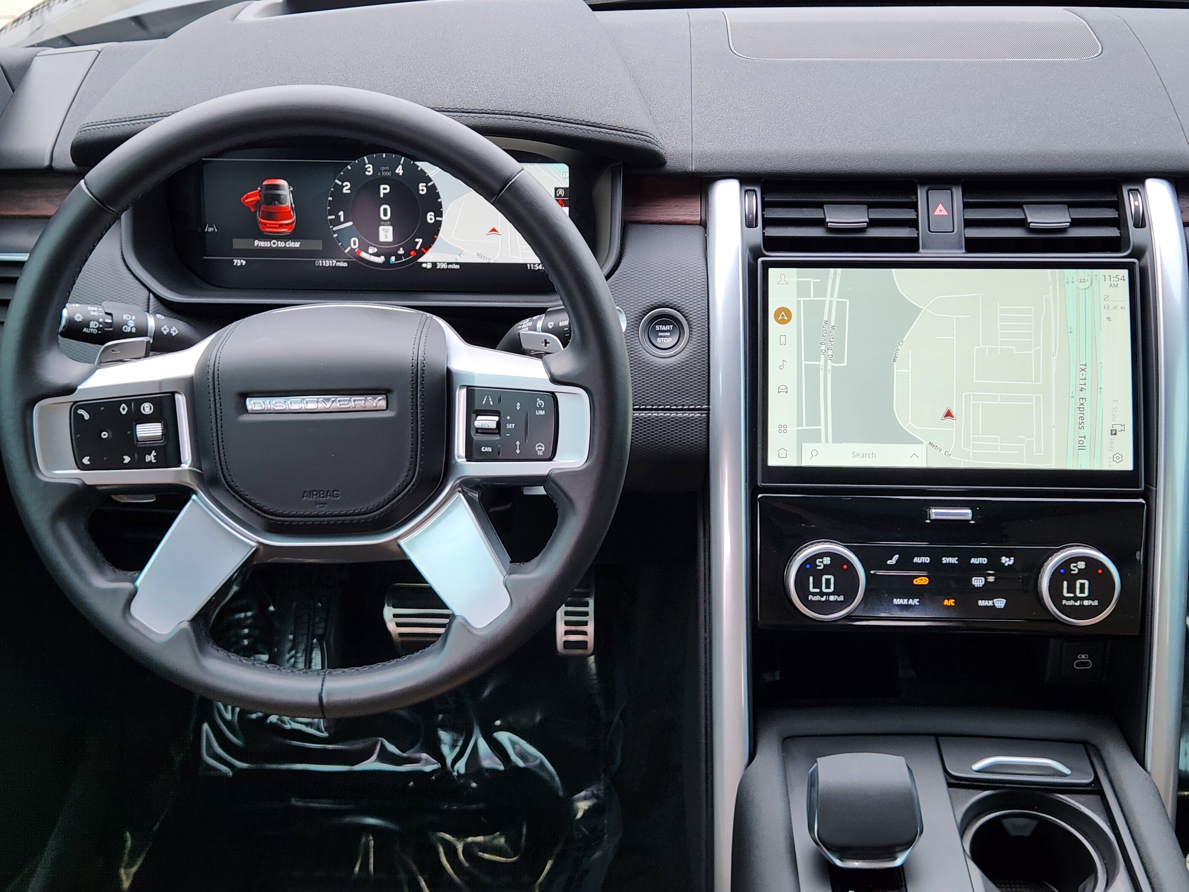 Certified 2025 Land Rover Discovery Dynamic SE image 28