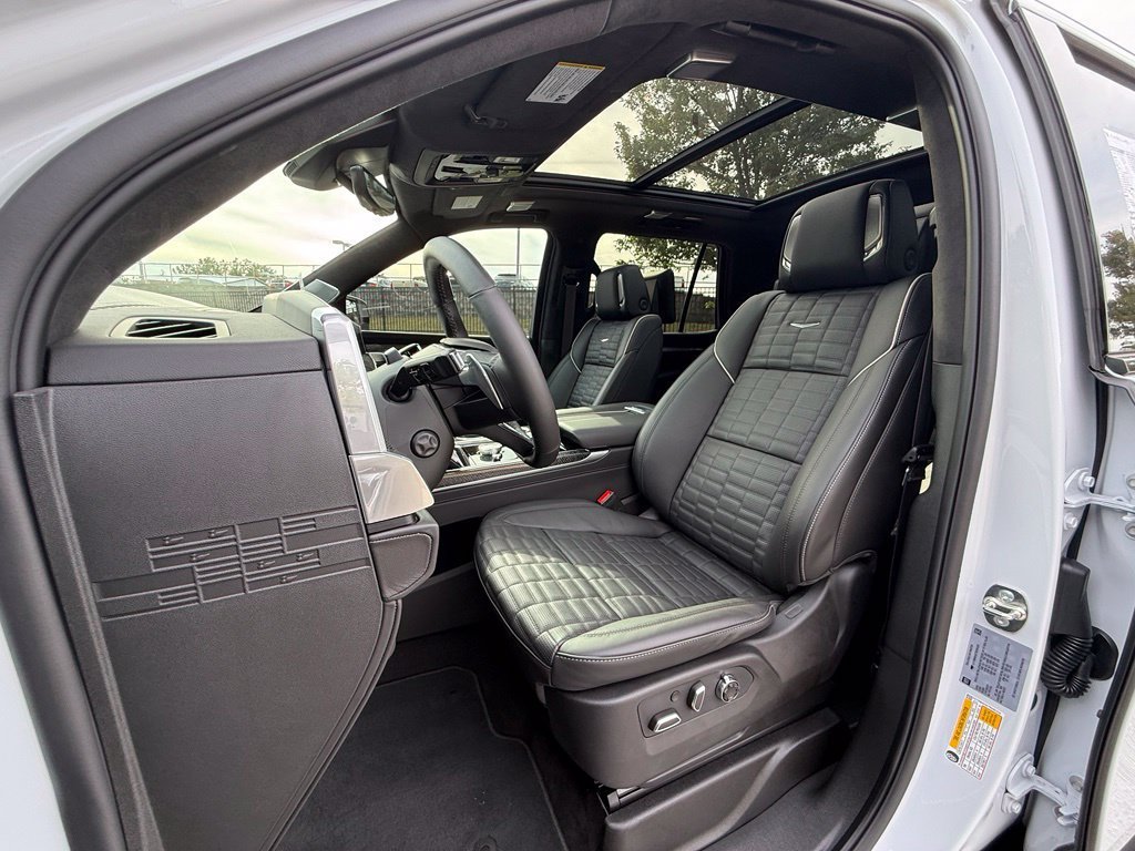 New 2026 Cadillac Escalade V AWD/4WD image 5
