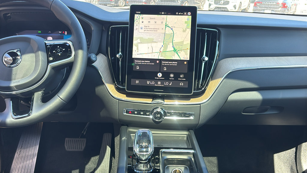 New 2027 Volvo XC60 B5 Plus AWD/4WD image 6