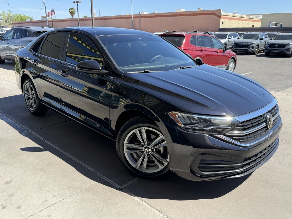 Used 2024 Volkswagen Jetta SE w/ Panoramic Sunroof Package image 6