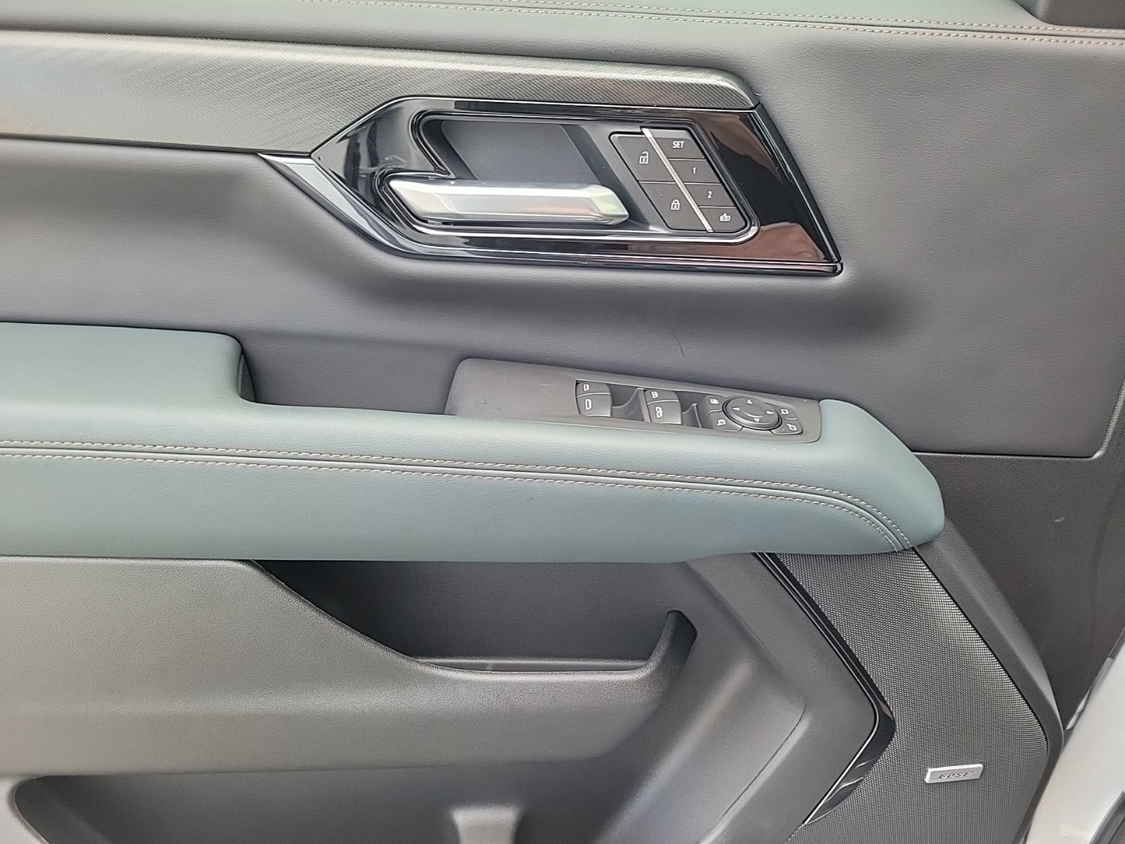 New 2026 GMC Yukon XL AT4 w/ AT4 Premium Plus Package AWD/4WD image 18