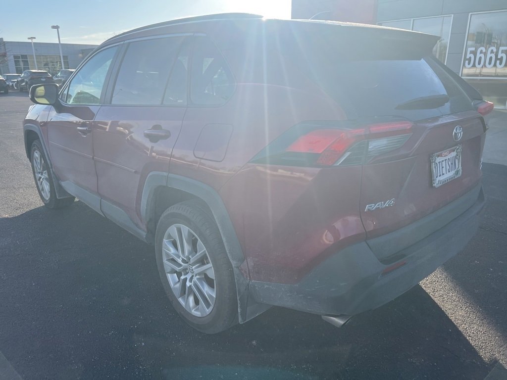 Used 2021 Toyota RAV4 XLE Premium image 12