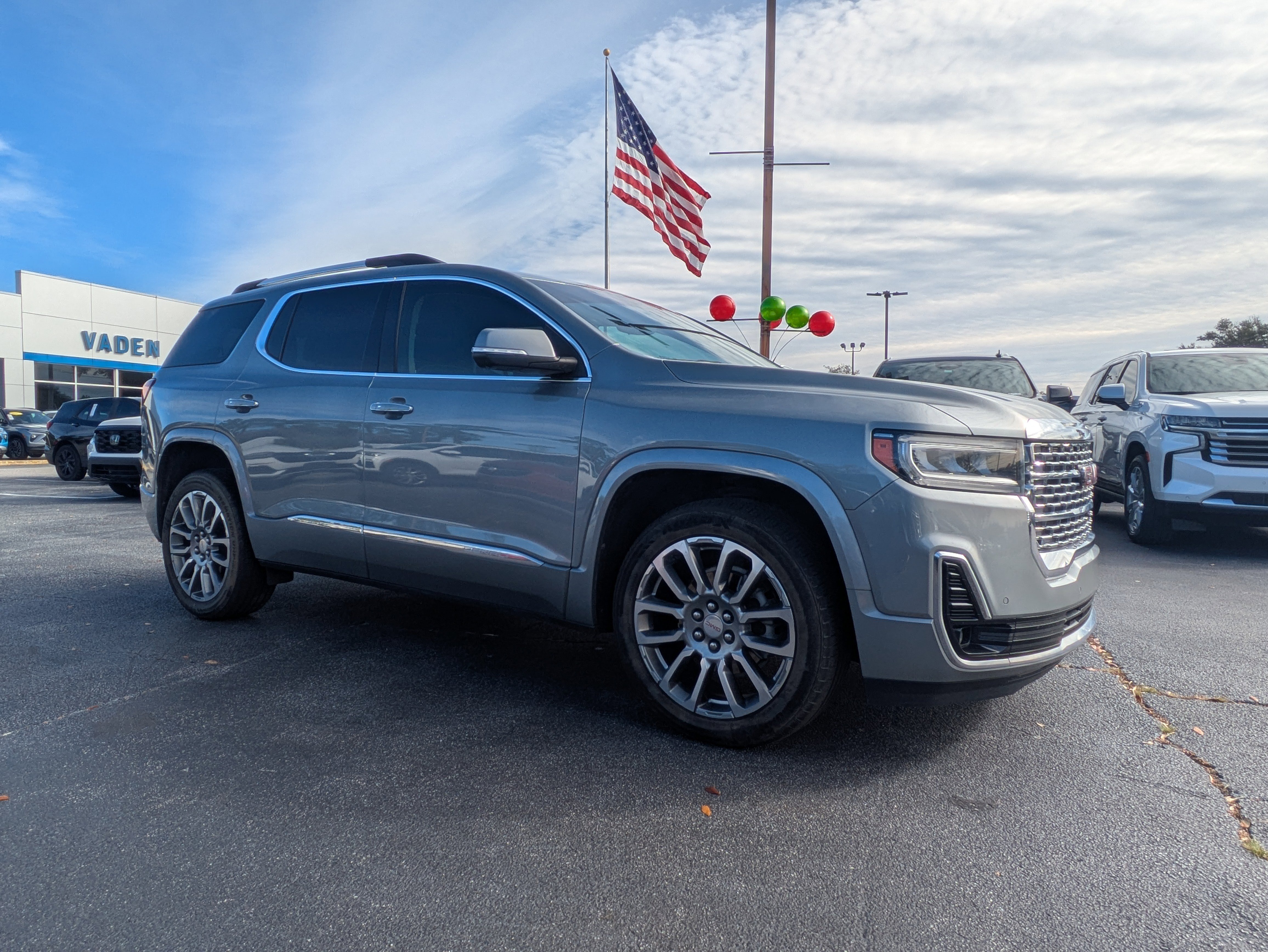Used 2023 GMC Acadia Denali w/ Denali Ultimate Package image 3