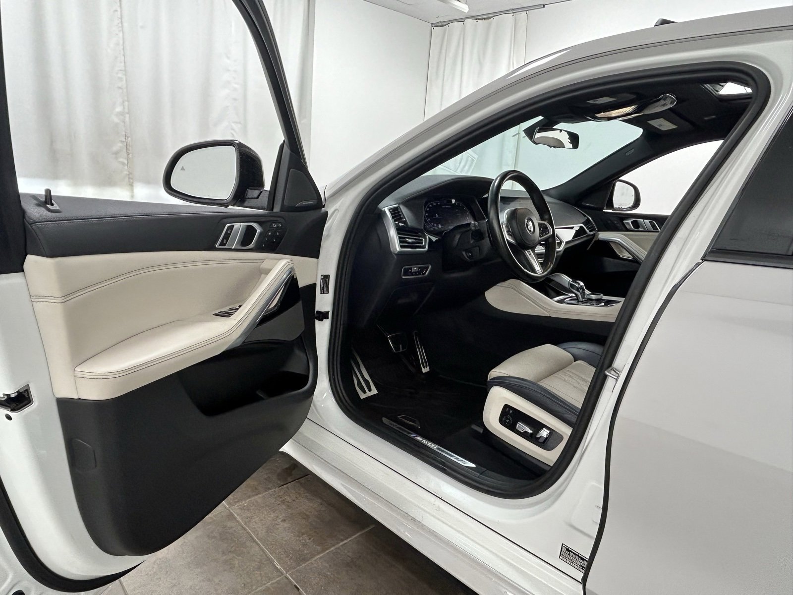 Used 2023 BMW X6 M50i w/ Executive Package image 21