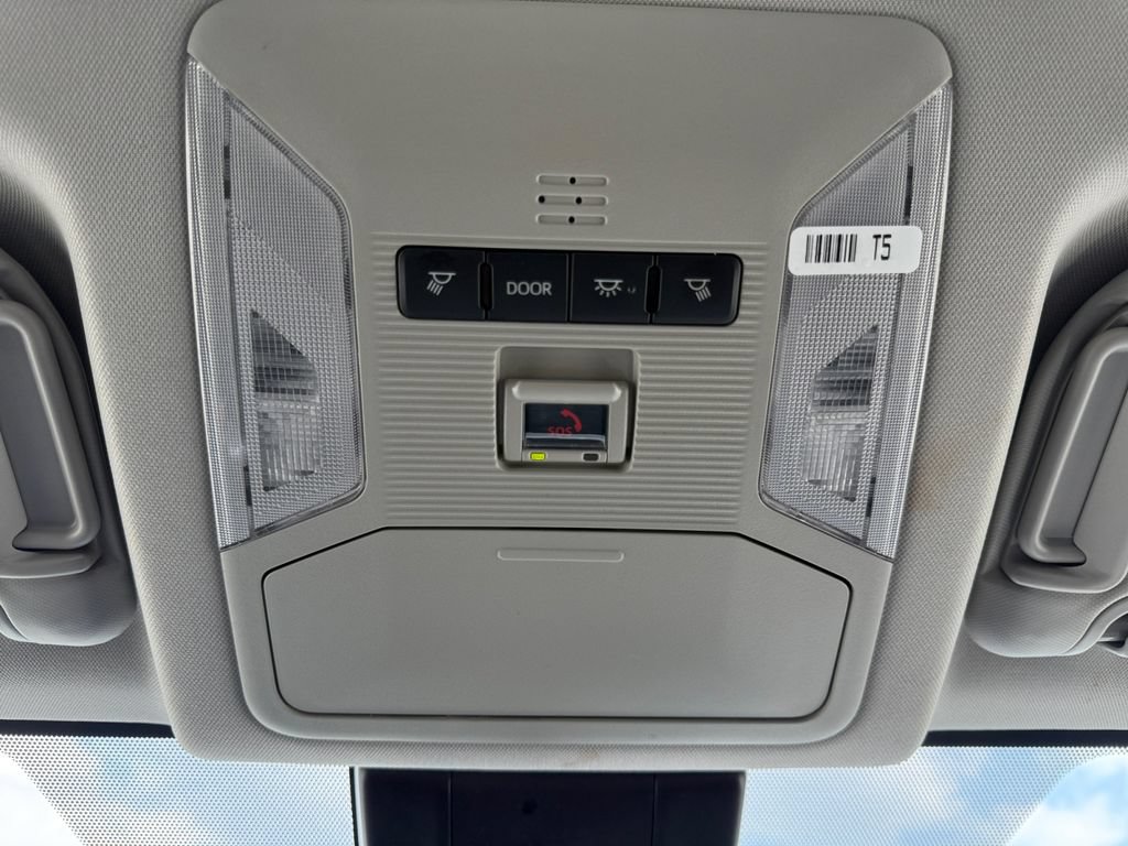 Used 2025 Toyota RAV4 XLE AWD/4WD image 17