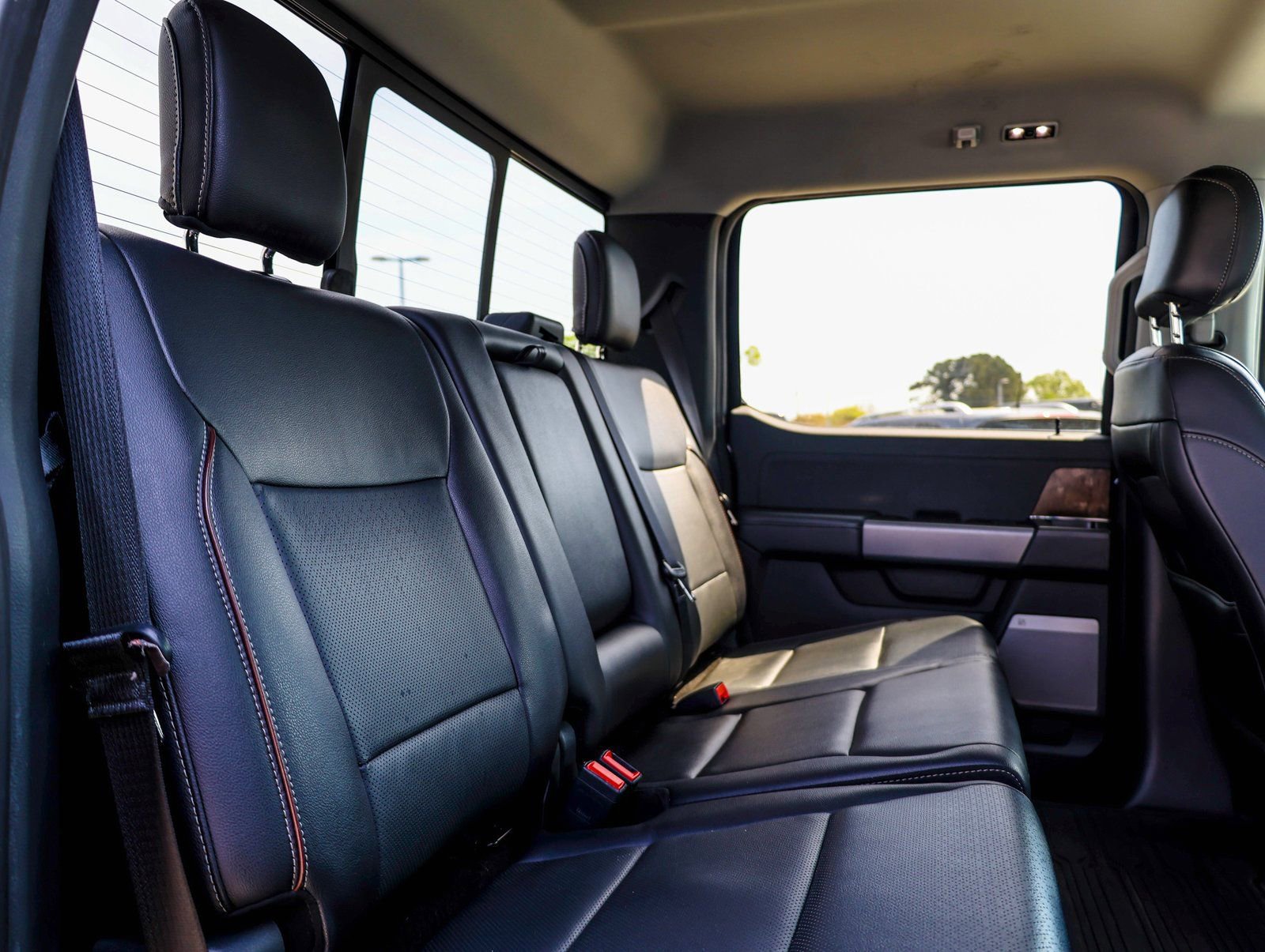 Used 2022 Ford F150 Lariat image 11