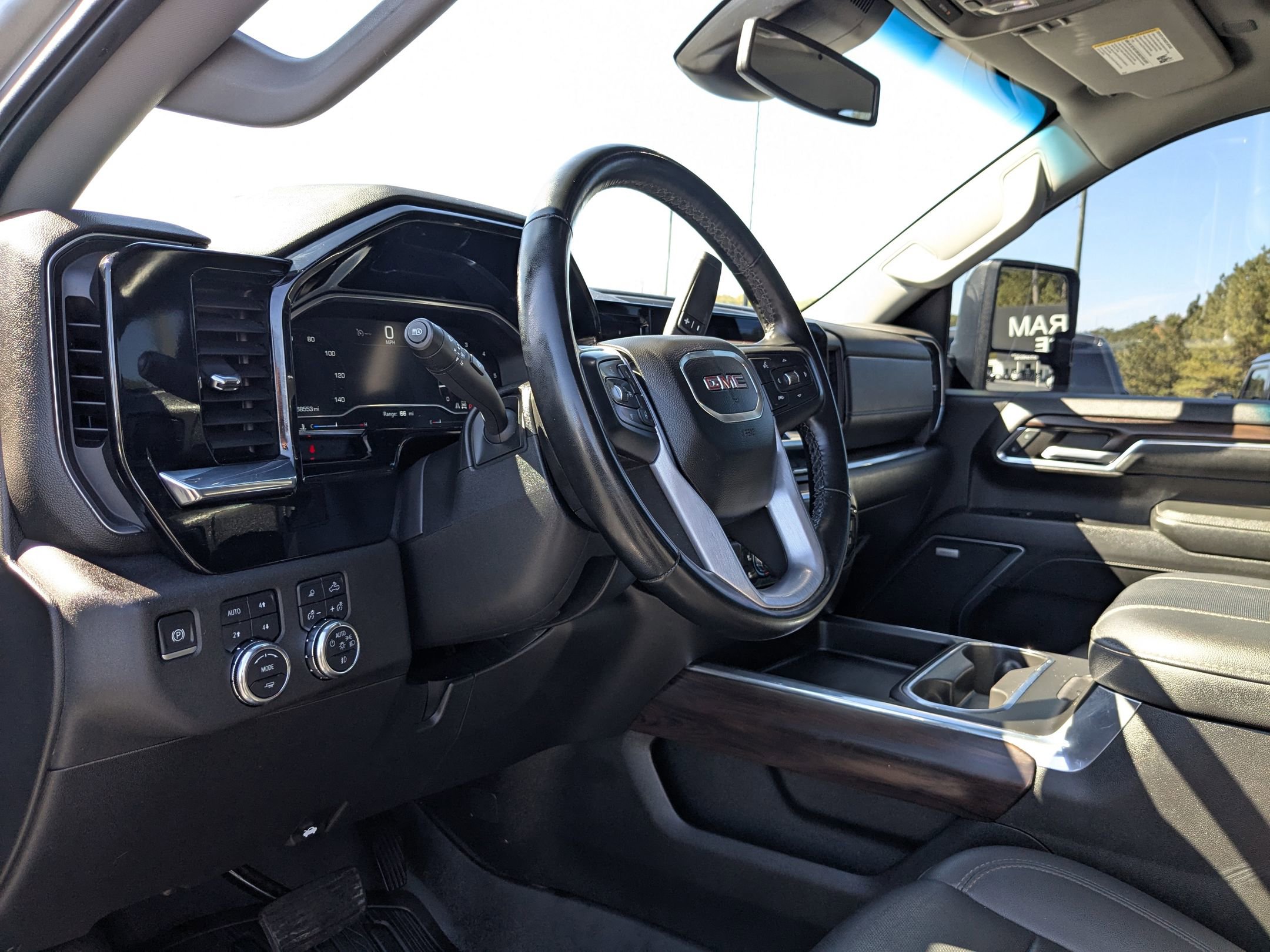 Used 2024 GMC Sierra 2500 SLT w/ SLT Premium Package image 14