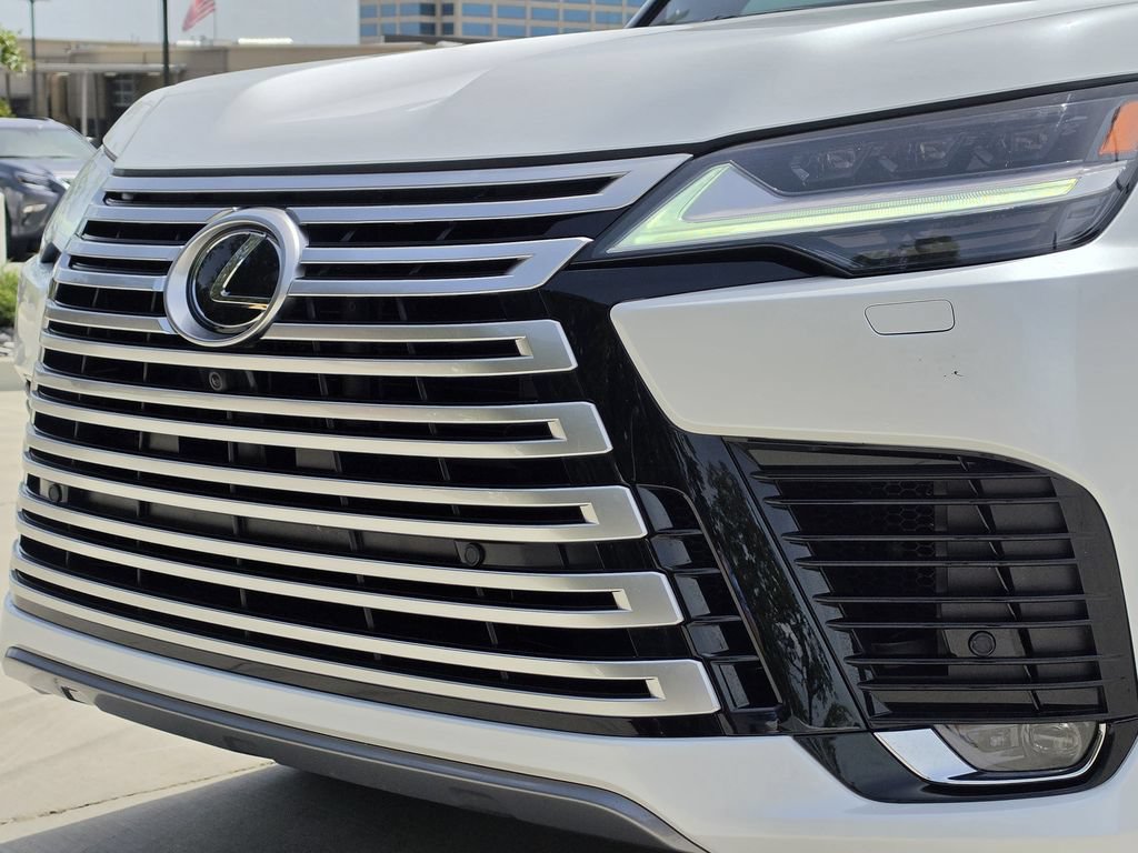Used 2026 Lexus LX 600 4WD w/ Accessory Package (2T) image 8