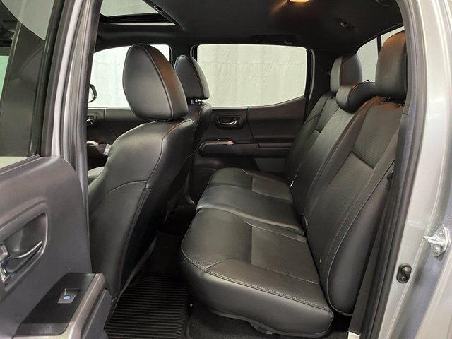 Used 2022 Toyota Tacoma Limited w/ Black Out Package (TMS) AWD/4WD image 13