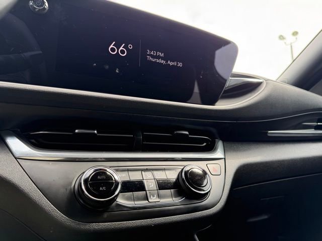 Used 2025 Buick Envista Preferred FWD image 23