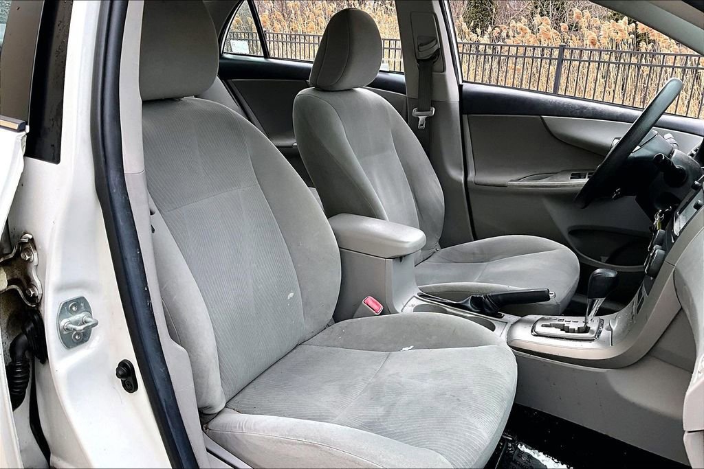 Used 2013 Toyota Corolla LE w/ Premium Pkg image 28