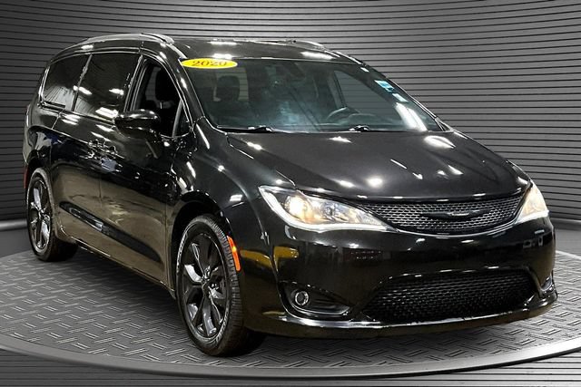 Used 2020 Chrysler Pacifica Touring-L Plus w/ S Appearance Package FWD image 3