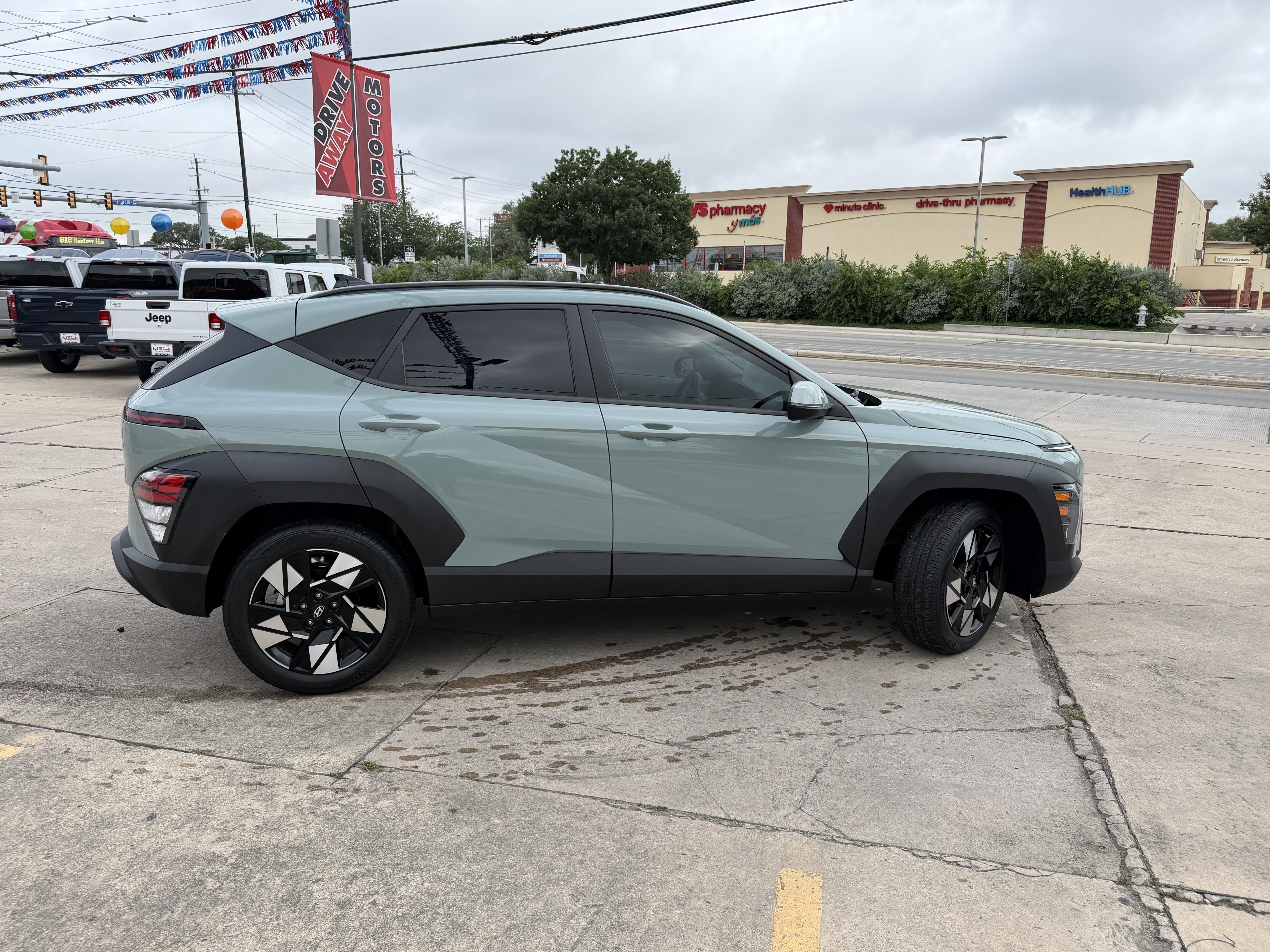 Used 2024 Hyundai Kona SEL w/ Convenience Package FWD image 6