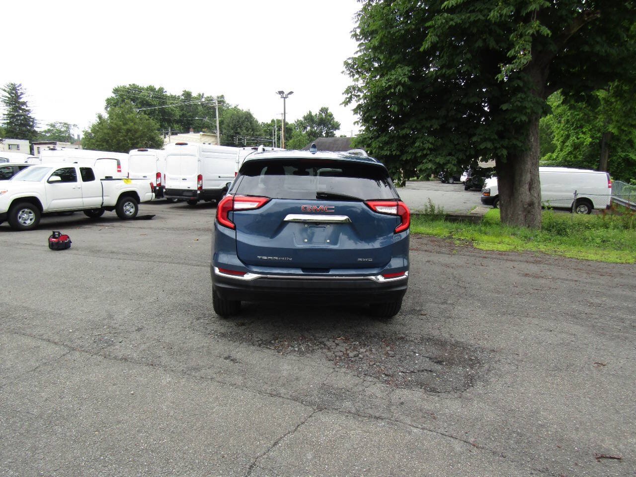 Used 2024 GMC Terrain SLT AWD/4WD image 7