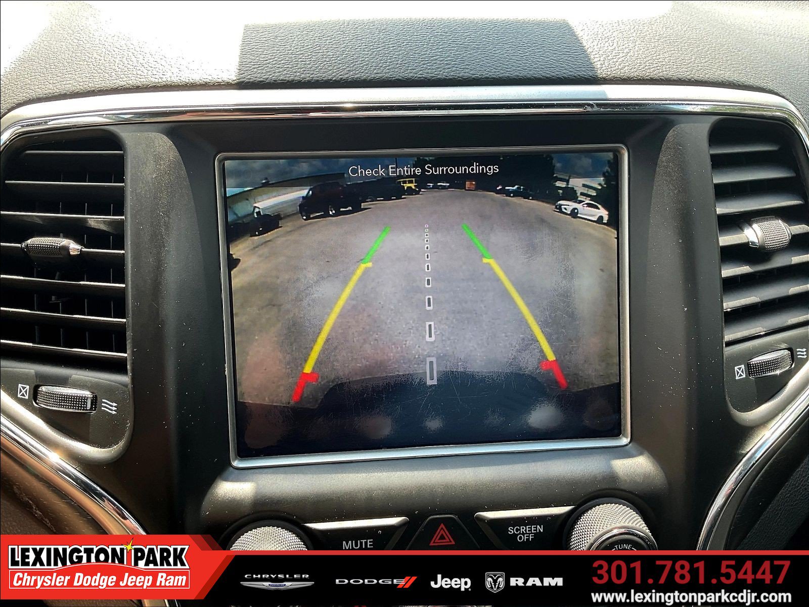 Used 2018 Jeep Grand Cherokee Altitude AWD/4WD image 14