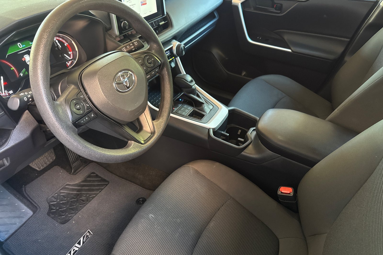 Used 2025 Toyota RAV4 LE AWD/4WD image 10