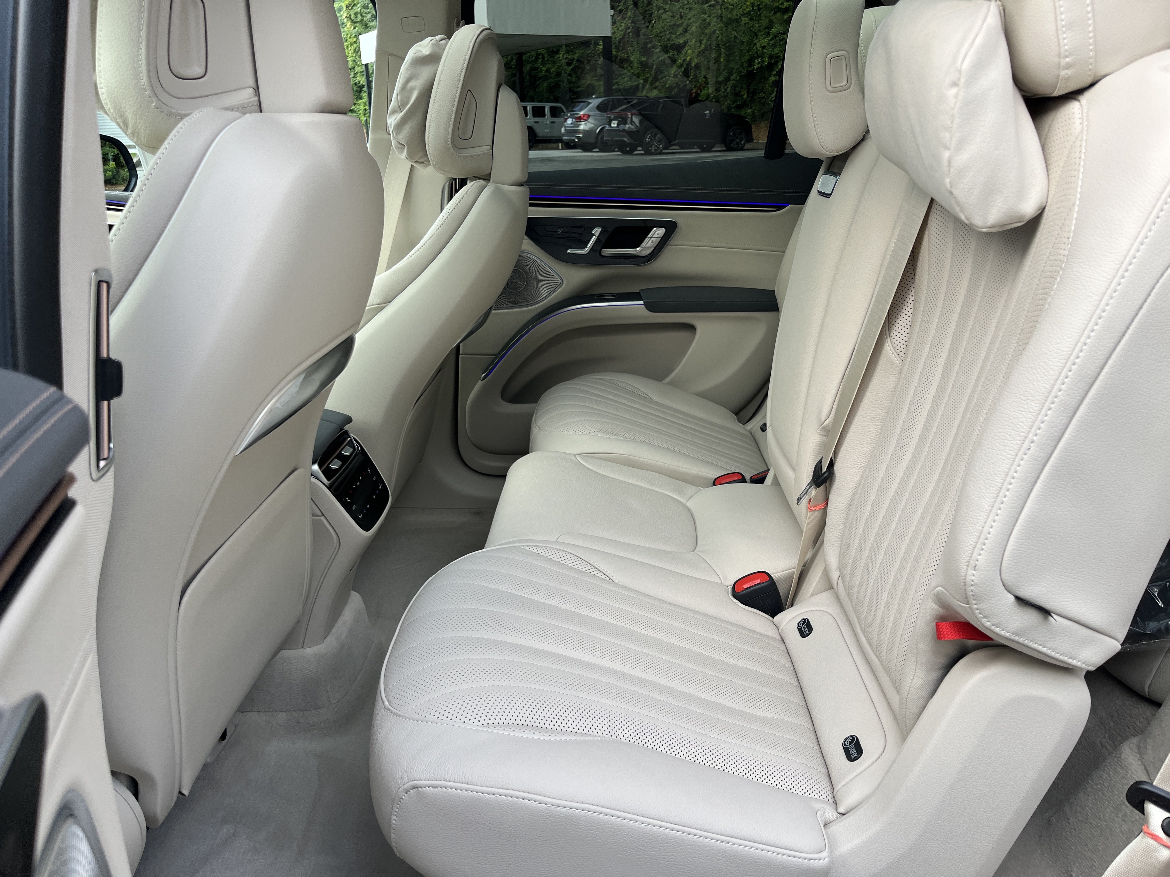 New 2027 Mercedes-Benz EQS 400 4MATIC SUV image 38
