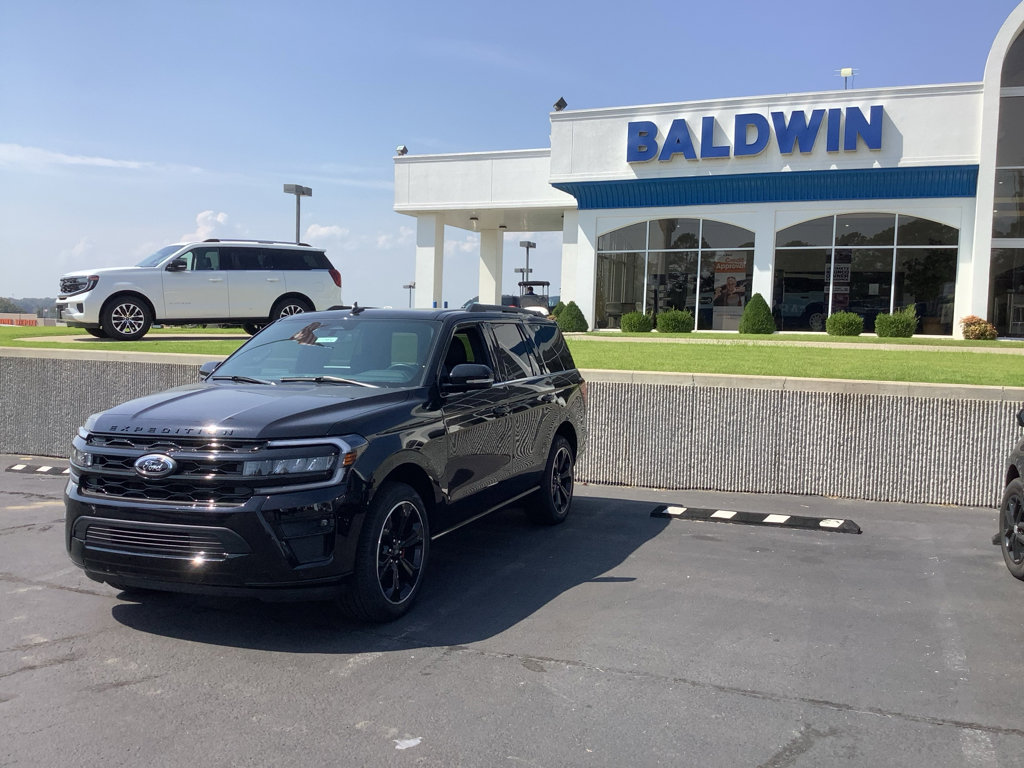 Used 2024 Ford Expedition Limited image 3