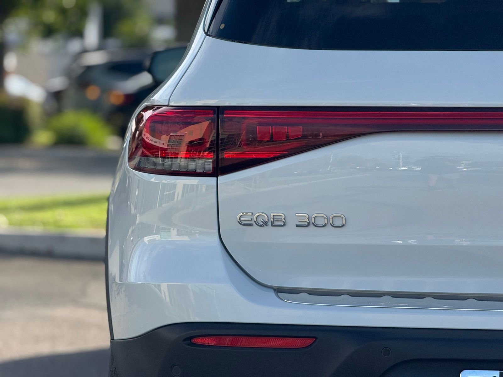 Used 2023 Mercedes-Benz EQB 300 4MATIC image 16