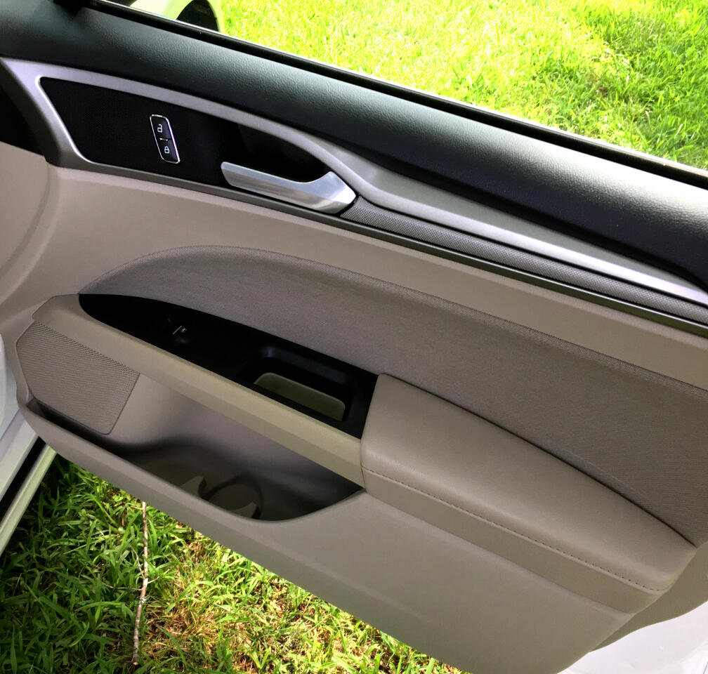 Used 2019 Ford Fusion SE image 15