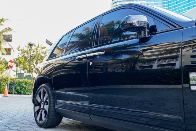 Used 2023 Rolls-Royce Cullinan w/ Cullinan Package image 37