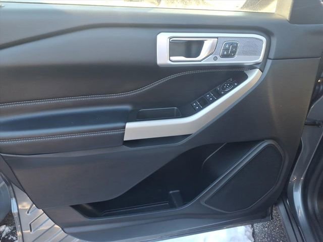 Used 2022 Ford Explorer Limited w/ Equipment Group 301A image 8
