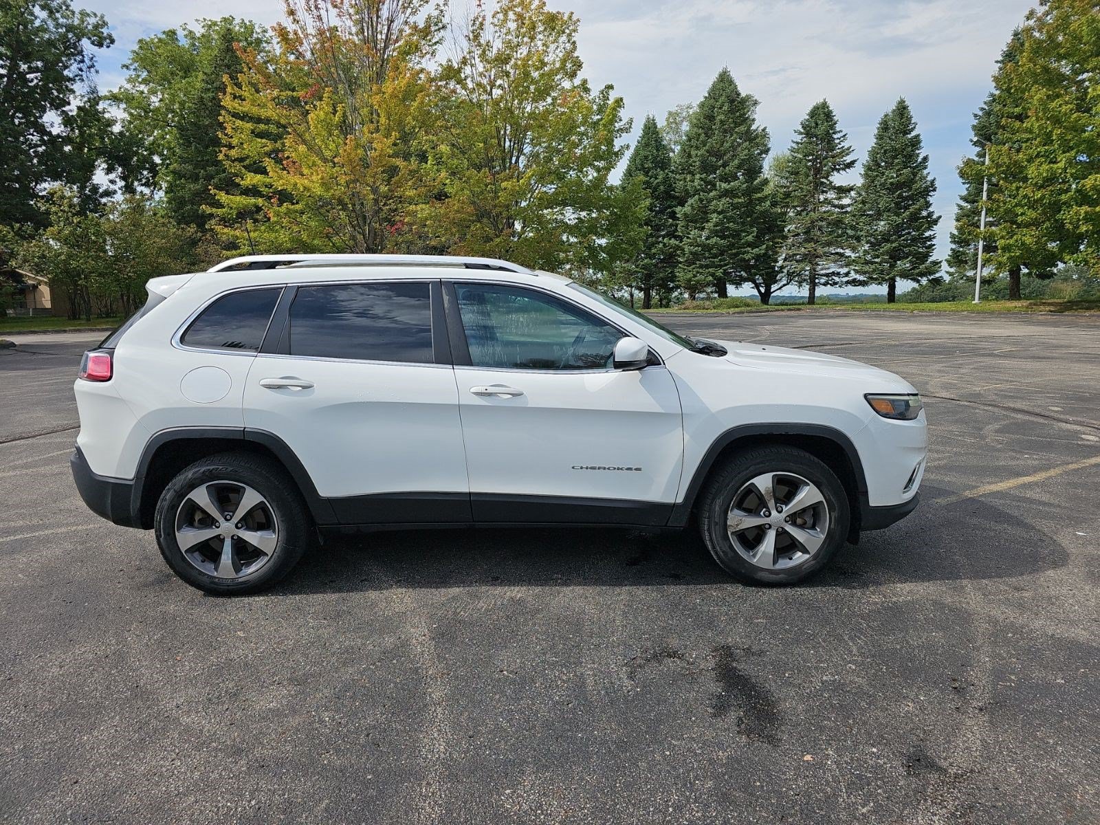 Used 2019 Jeep Cherokee Limited AWD/4WD image 7