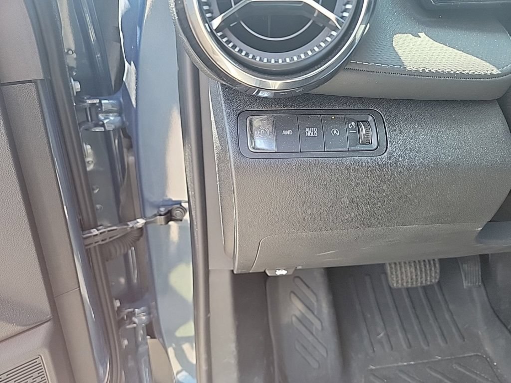 Used 2025 Chevrolet Equinox LT AWD/4WD image 25