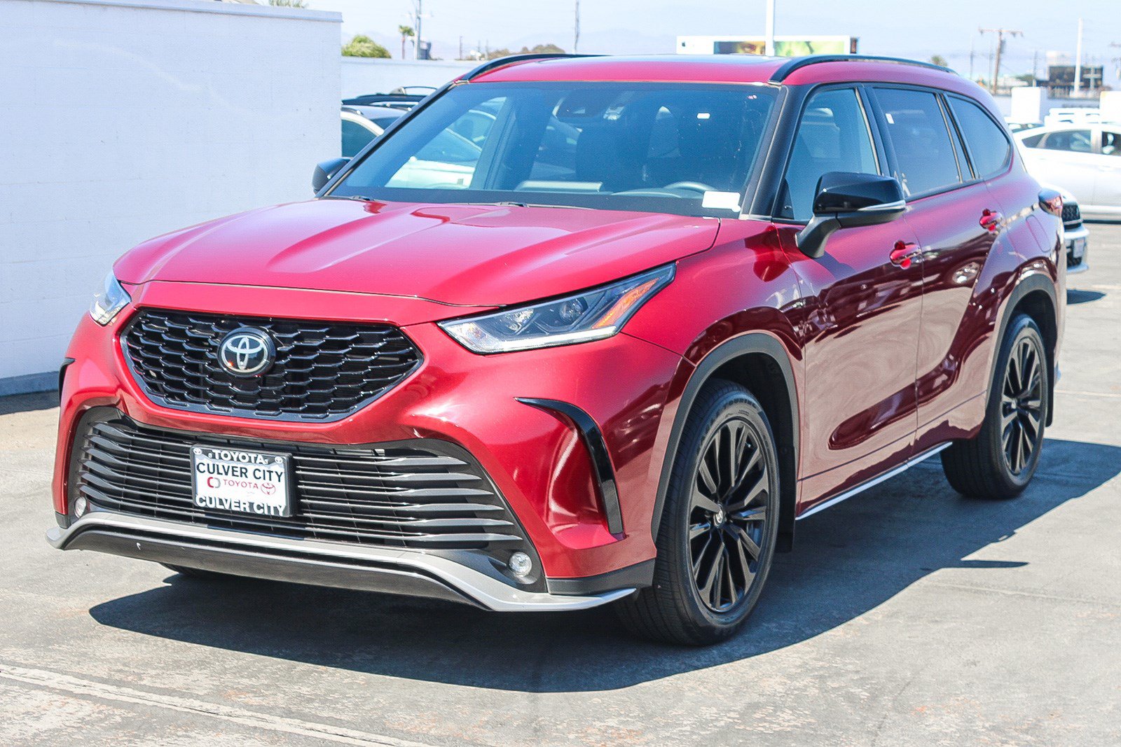 Used 2024 Toyota Highlander XSE FWD image 3