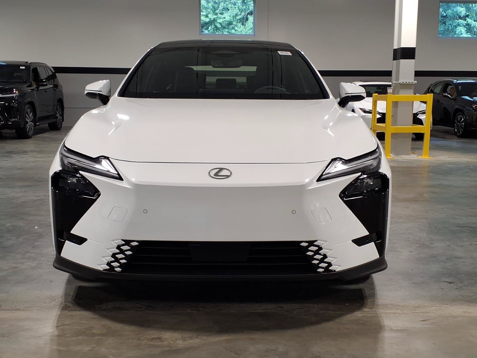 New 2026 Lexus ES 500e AWD/4WD image 2