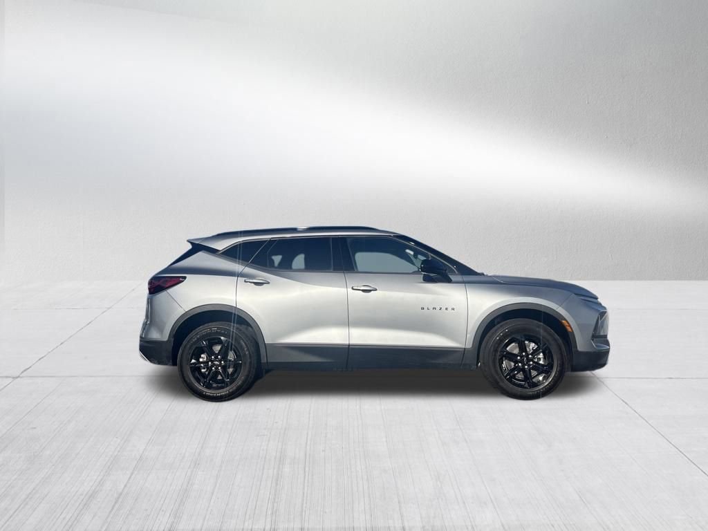 New 2025 Chevrolet Blazer LT w/ Midnight/Sport Edition image 2
