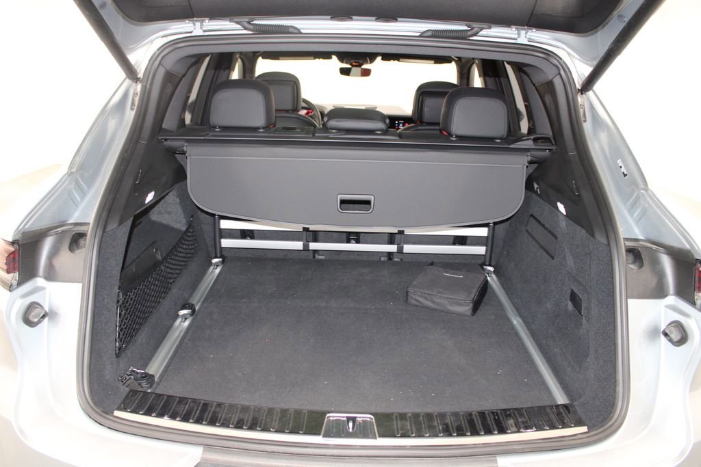 Used 2024 Porsche Cayenne image 13