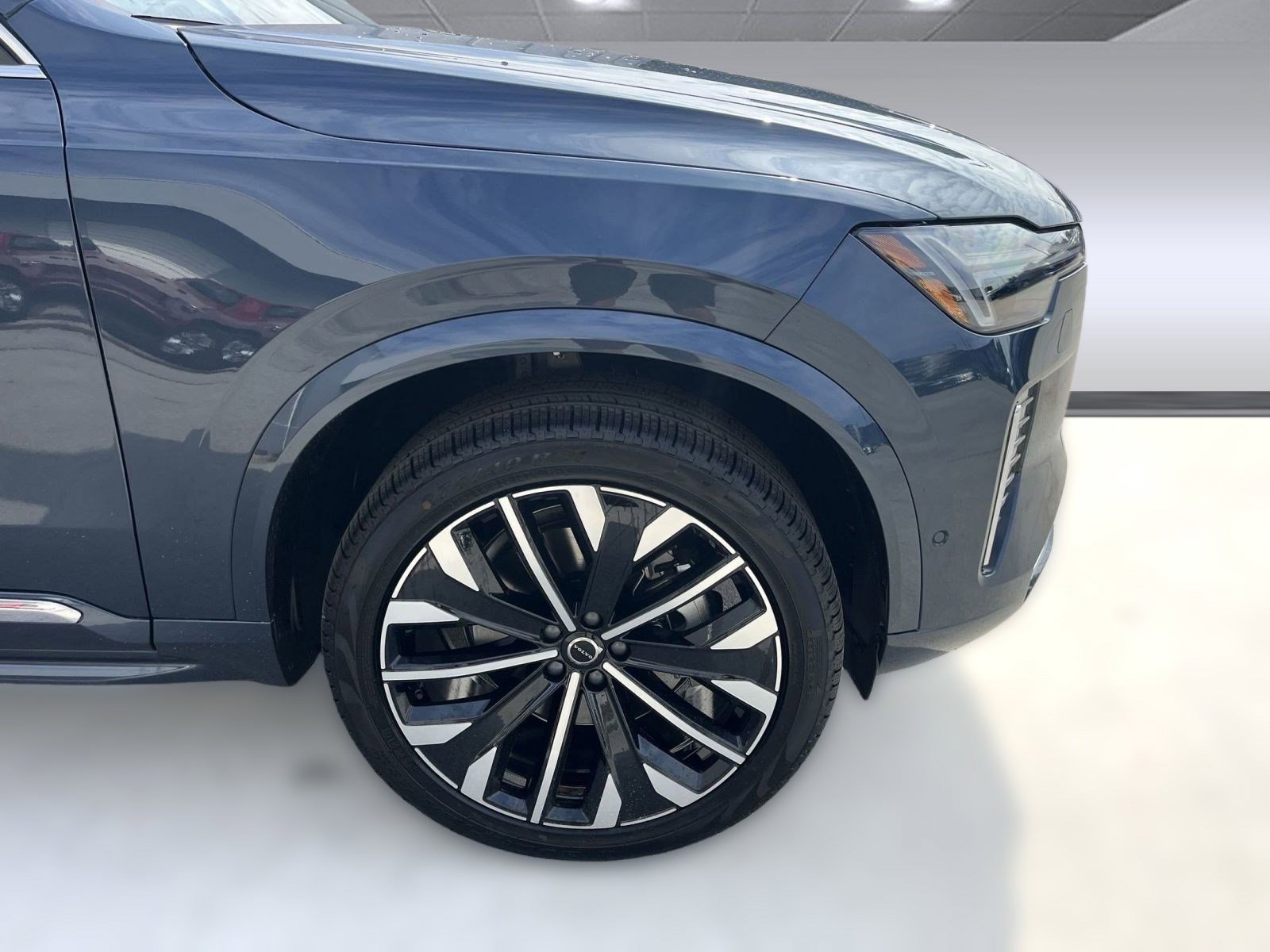 Used 2026 Volvo XC90 B6 Plus w/ Protection Package Premier AWD/4WD image 12