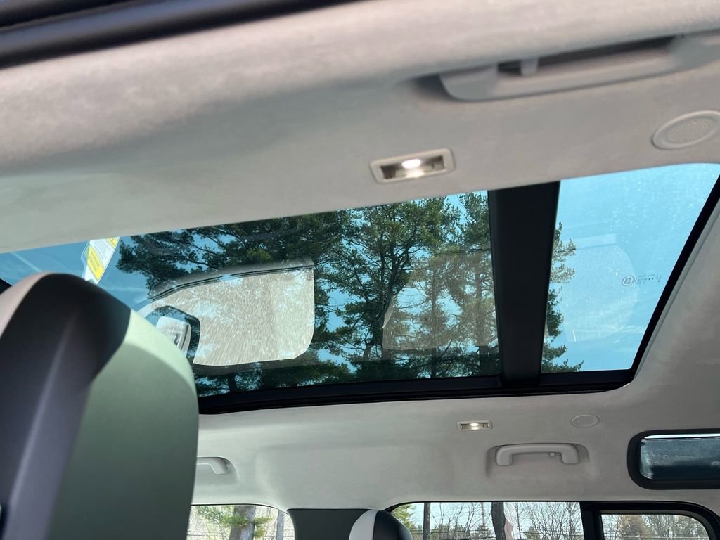 New 2026 Land Rover Defender 110 AWD/4WD image 25