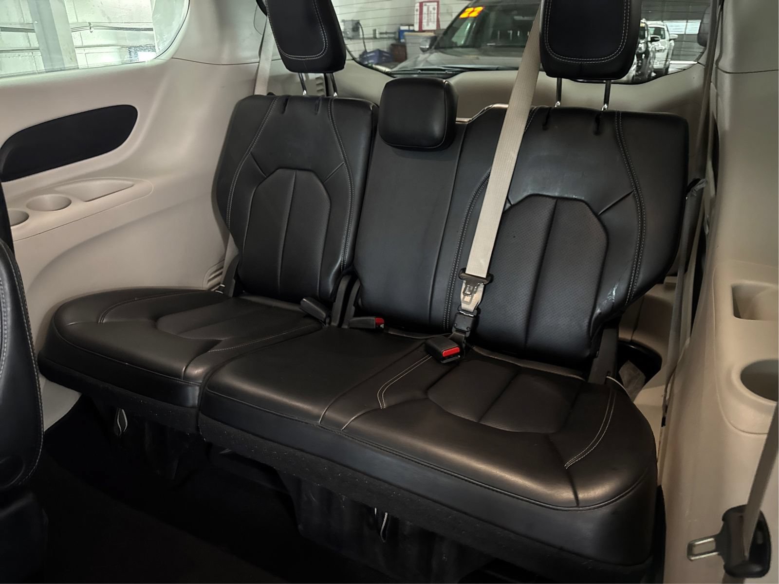 Used 2023 Chrysler Pacifica Touring-L FWD image 33