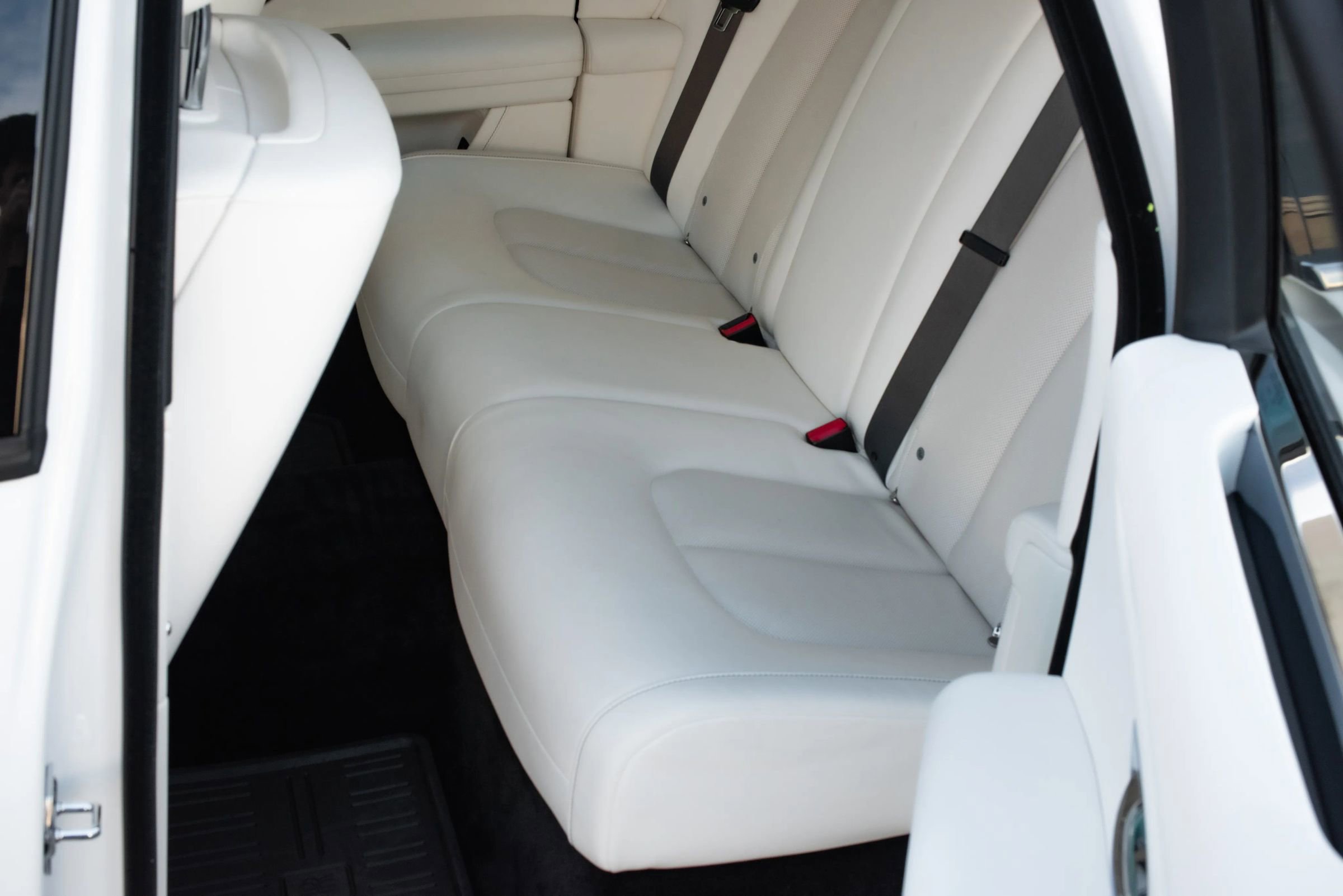 Used 2024 Rolls-Royce Ghost image 30