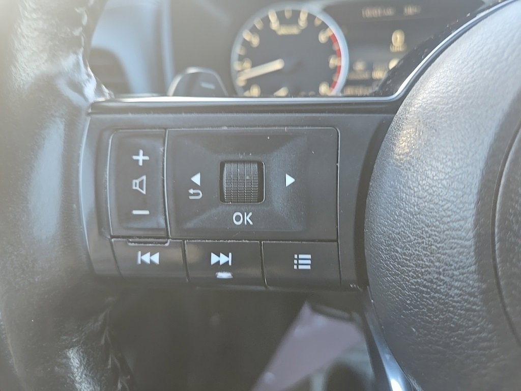 Used 2023 Nissan Rogue SV w/ SV Premium Package image 16