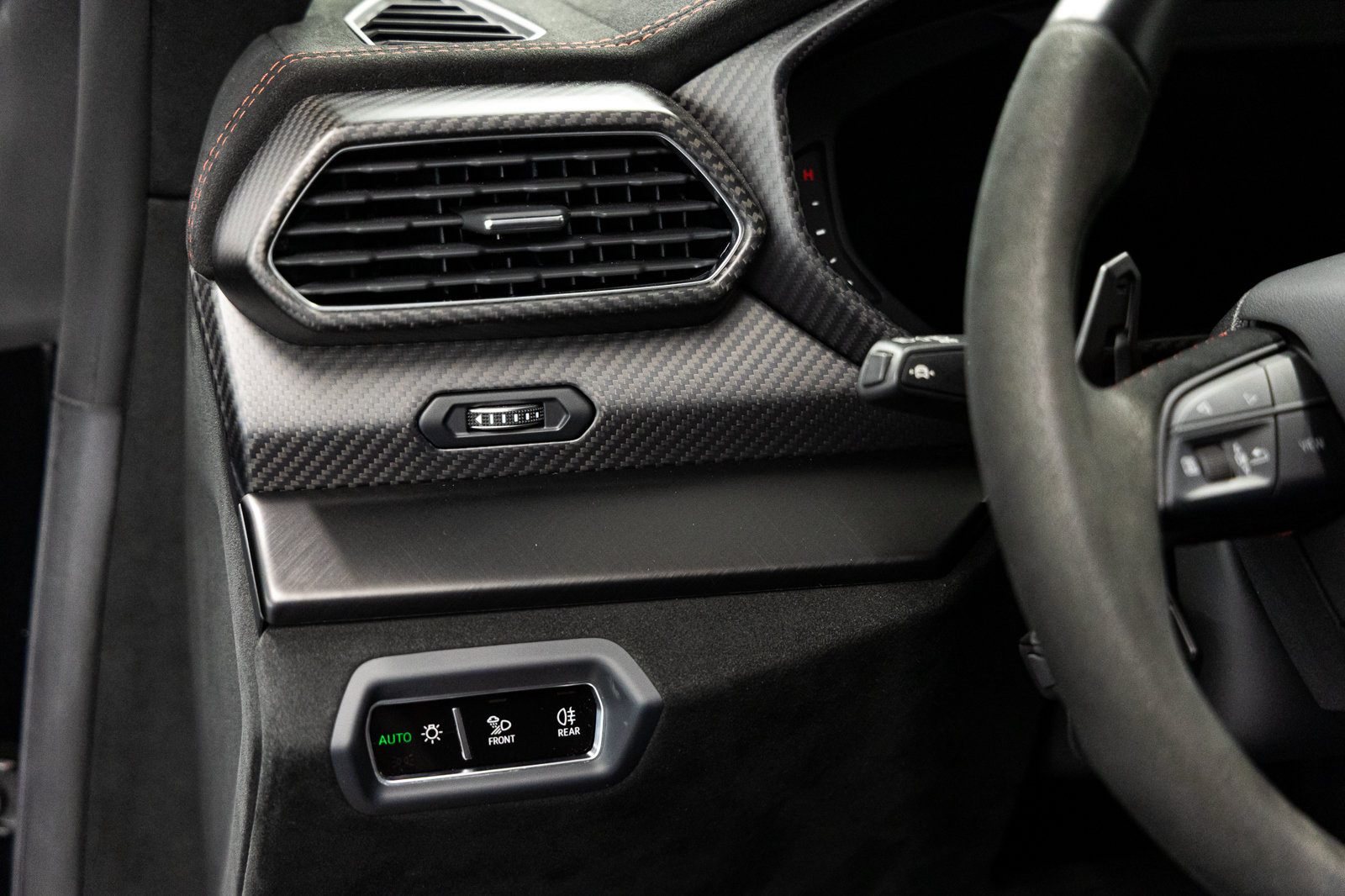 Used 2024 Lamborghini Urus Performante AWD/4WD image 43