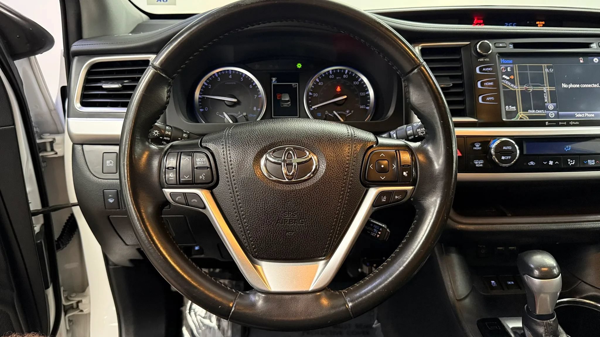 Used 2019 Toyota Highlander XLE AWD/4WD image 19